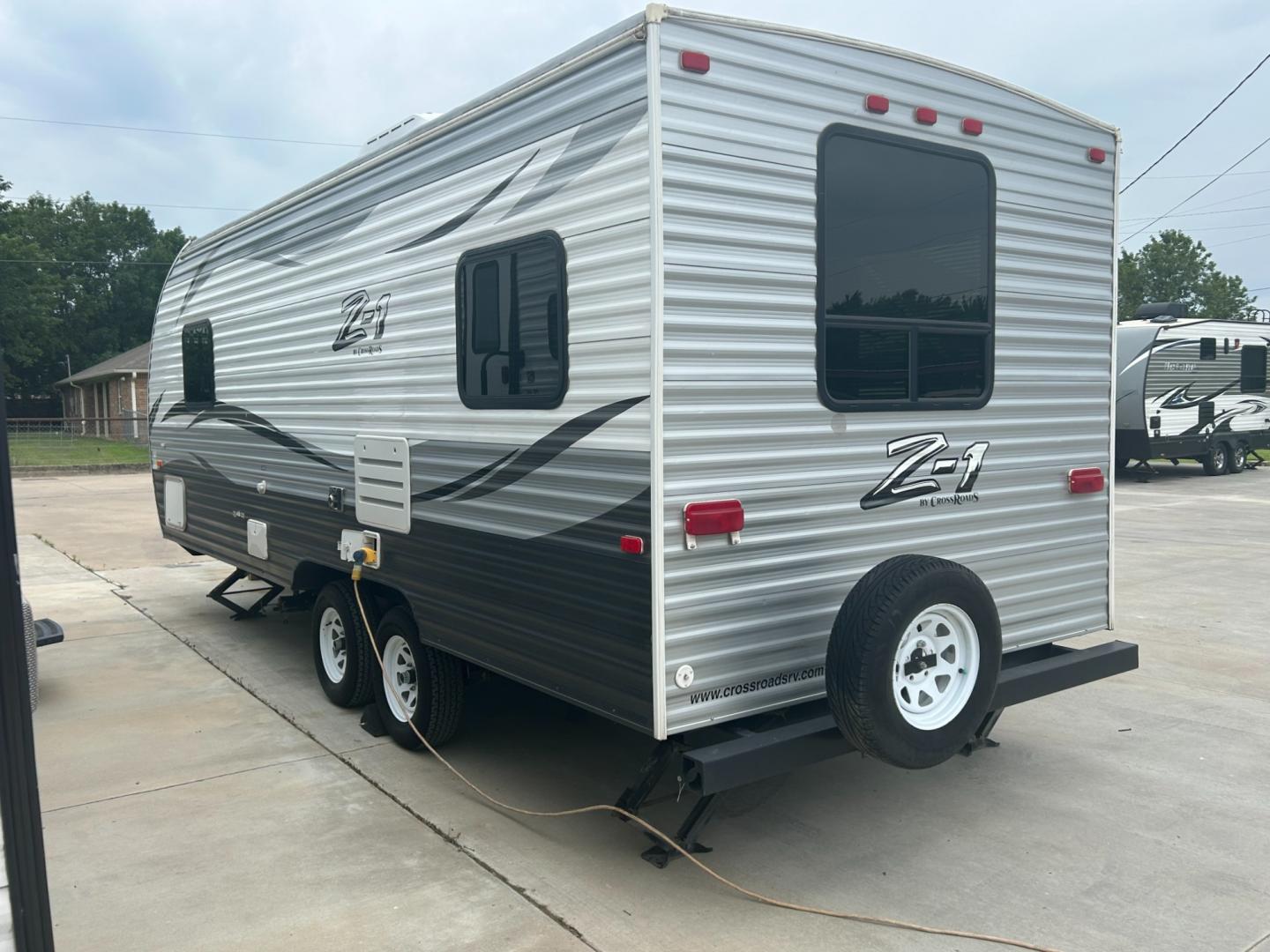 2016 Silver /TAN Crossroads RV Z-1 211RD (4V0TC2120GJ) , located at 17760 Hwy 62, Morris, OK, 74445, 35.609104, -95.877060 - CAMPING SEASON IS HERE! TAKE A LOOK AT OUR 2016 CROSSROADS Z-1. THIS CAMPER IS 25FT. THE OUTSIDE HAS A POWER AWNING, DUAL AXEL, OUTSIDE STORAGE, AND POWER HITCH. IN THE FRONT OF THE CAMPER HAS A QUEEN SIZE BED, AND OVERHEAD STORAGE. IN THE REAR OF THE CAMPER IS A BOOTH STYLE DINETTE THAT DROPS DOWN - Photo#4